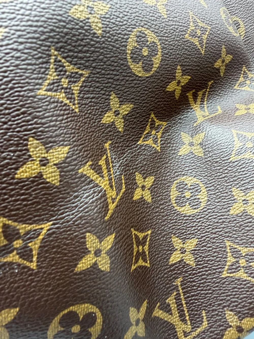 Louis Vuitton Artsy MM - 2016 Model w/Peeling